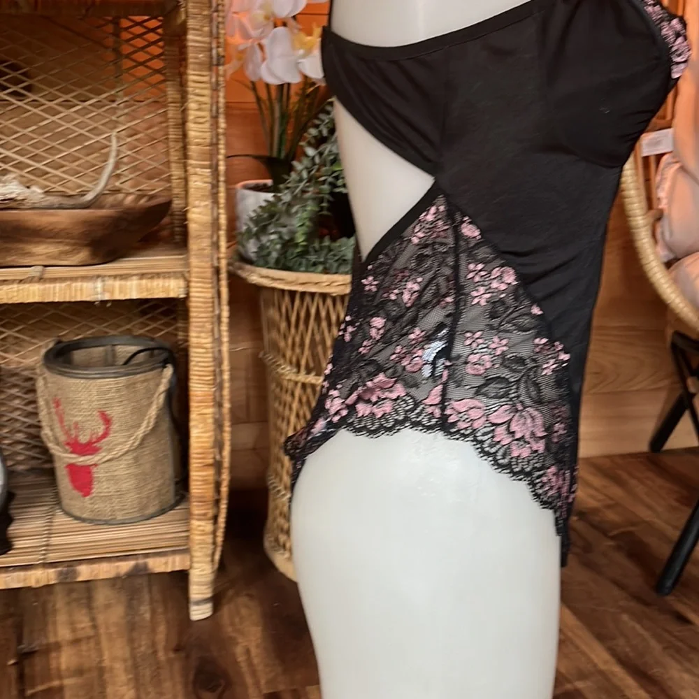 Lingerie size large - Picture 4 of 5